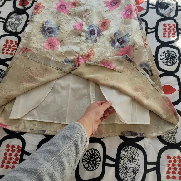 Vintage Gold and pink silky maxi skirt with floral print - Picture 9 of 15